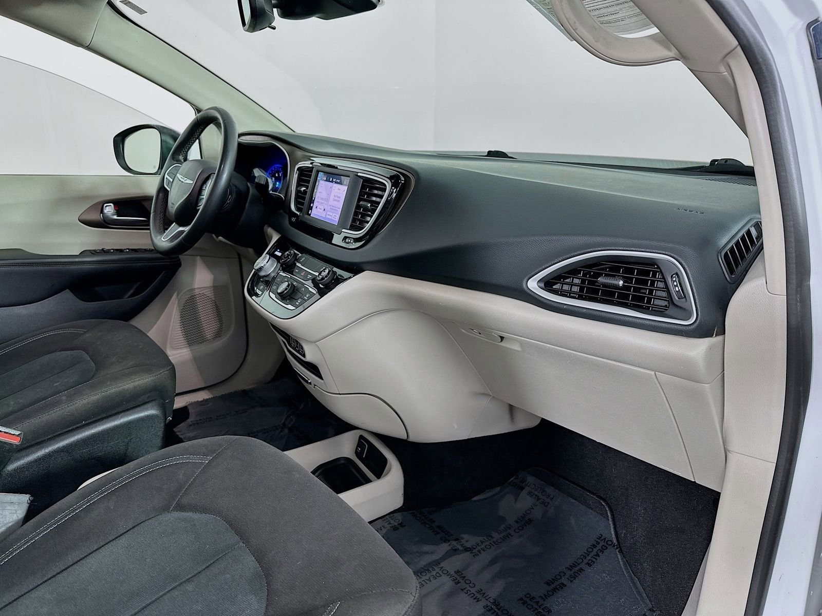 Used 2023 Chrysler Voyager LX FWD image 29