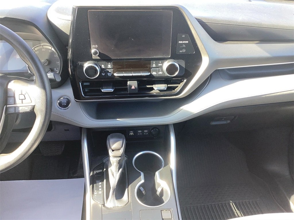 Used 2023 Toyota Highlander L image 15