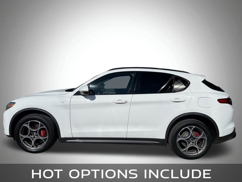 Used 2023 Alfa Romeo Stelvio Ti image 2