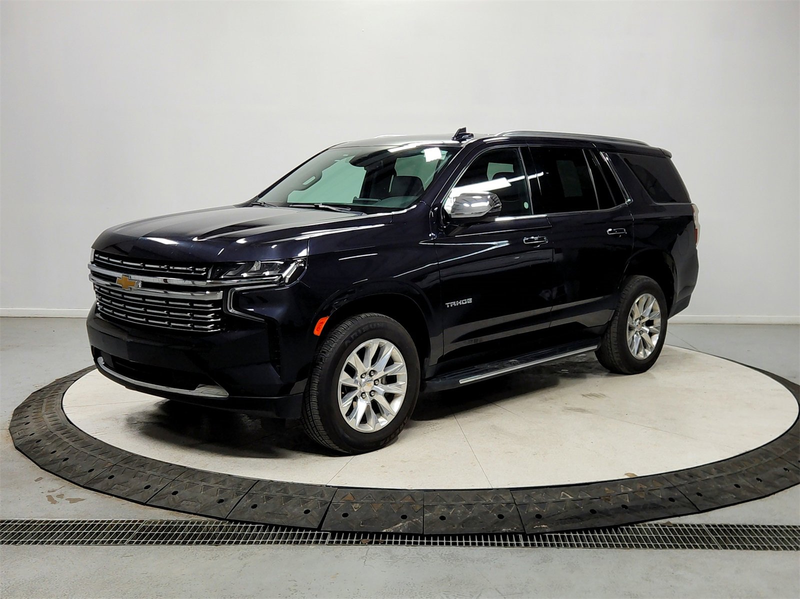 Used 2024 Chevrolet Tahoe Premier image 3