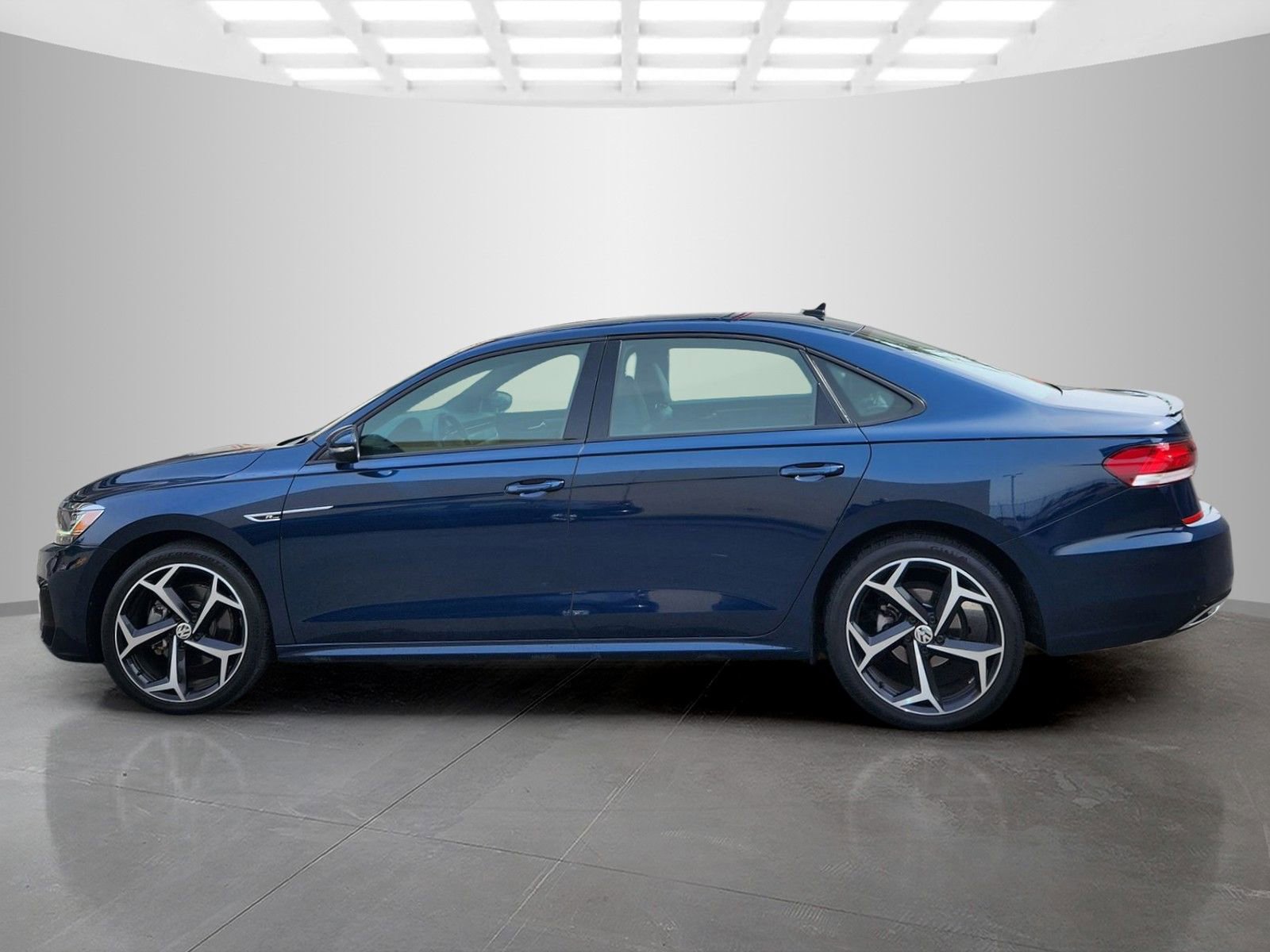 Used 2021 Volkswagen Passat 2.0T R-Line FWD image 4