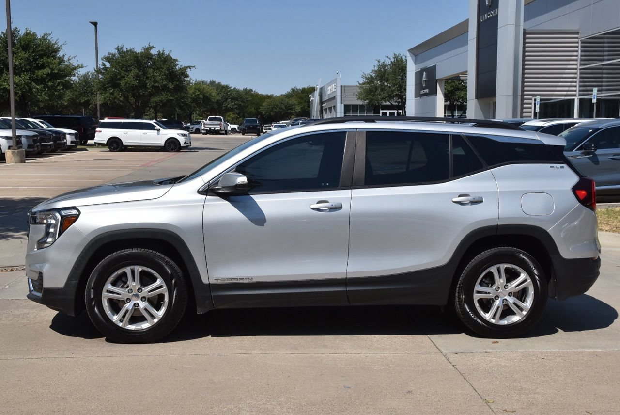 Used 2022 GMC Terrain SLE w/ Driver Convenience Package FWD image 12