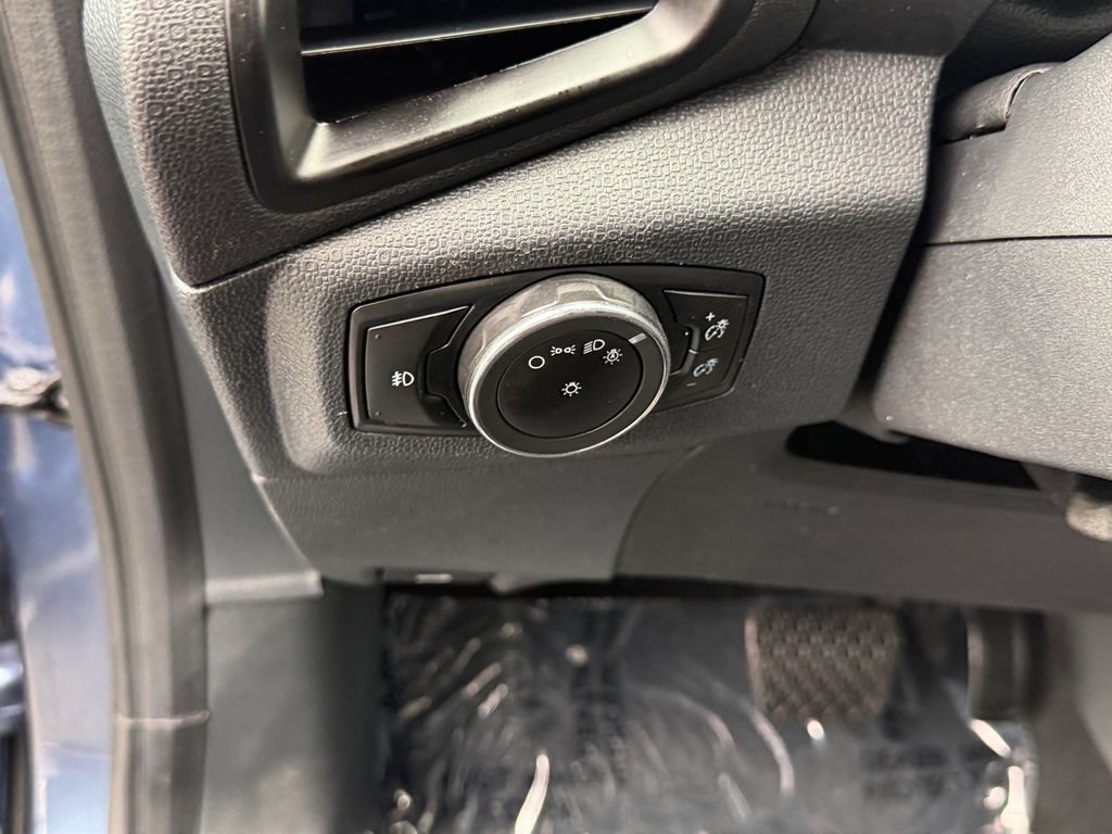 Used 2021 Ford EcoSport SE w/ SE Convenience Package FWD image 31