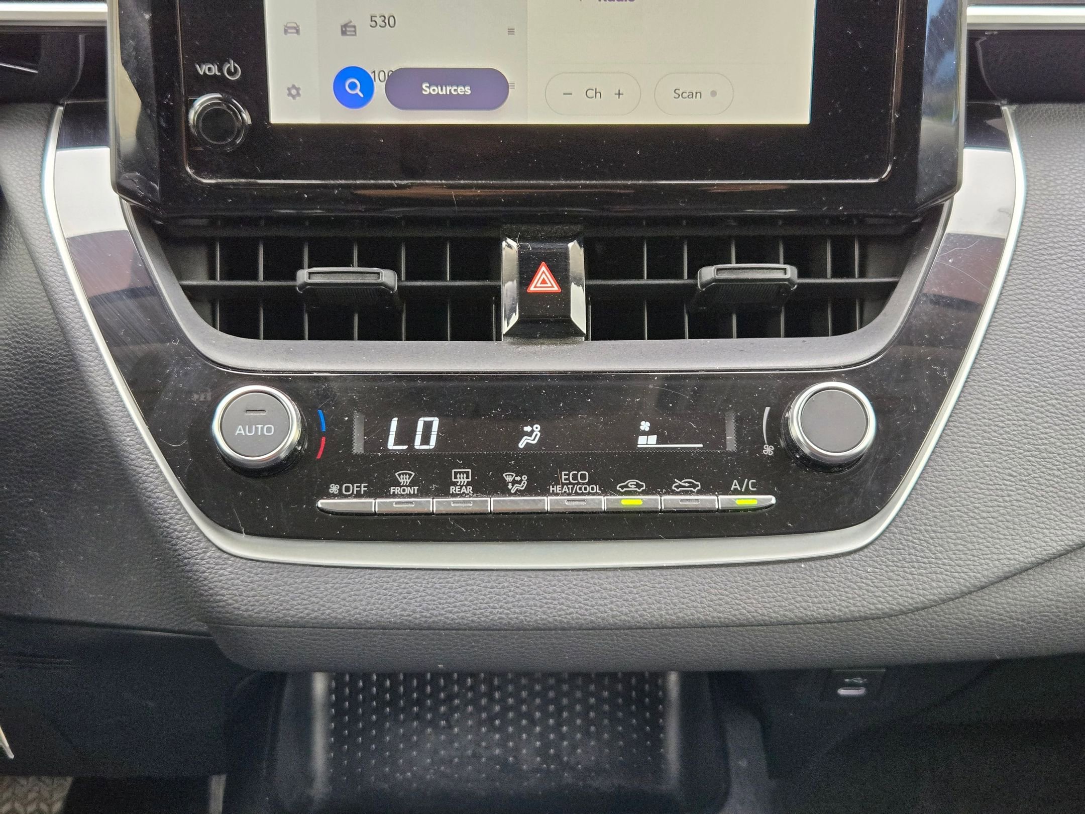 Used 2024 Toyota Corolla LE FWD image 17
