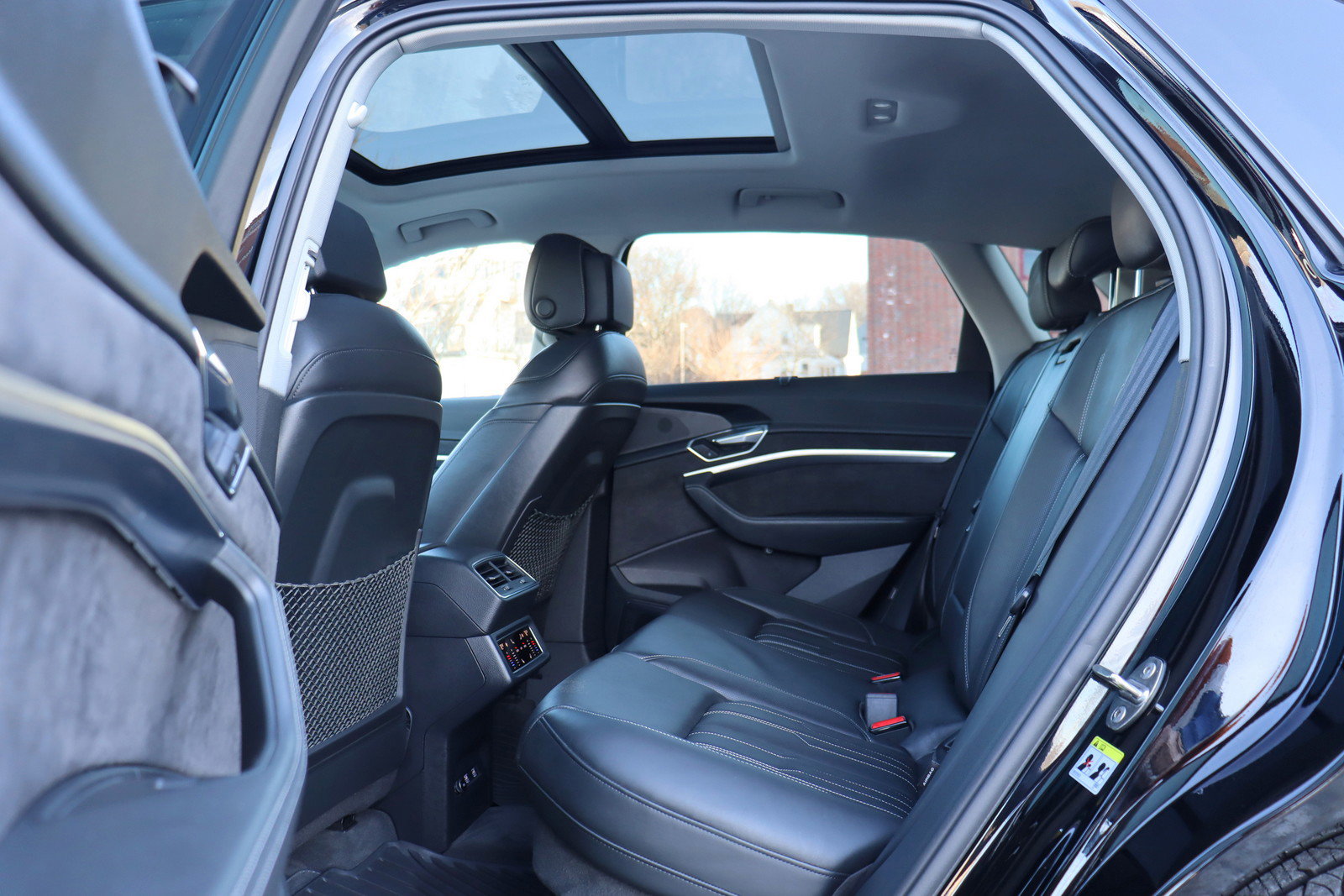 Used 2019 Audi e-tron Prestige w/ Prestige Package image 14