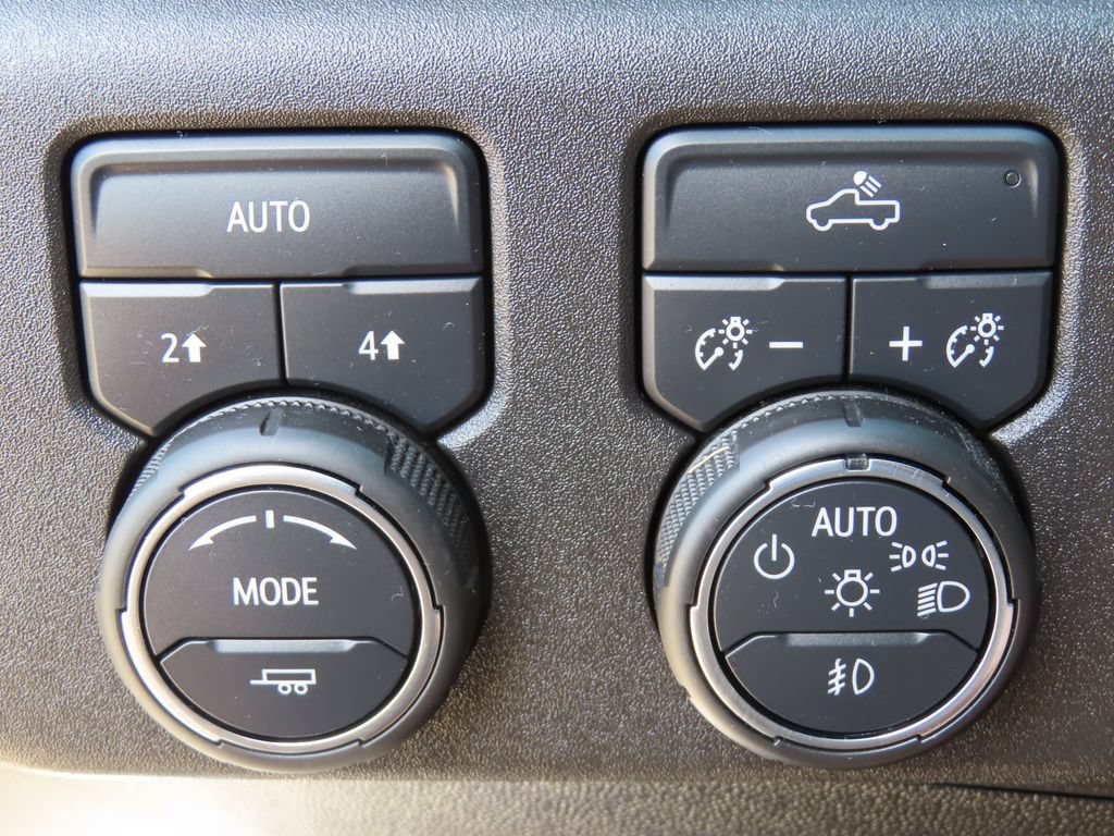 Used 2025 Chevrolet Silverado 1500 RST AWD/4WD image 14