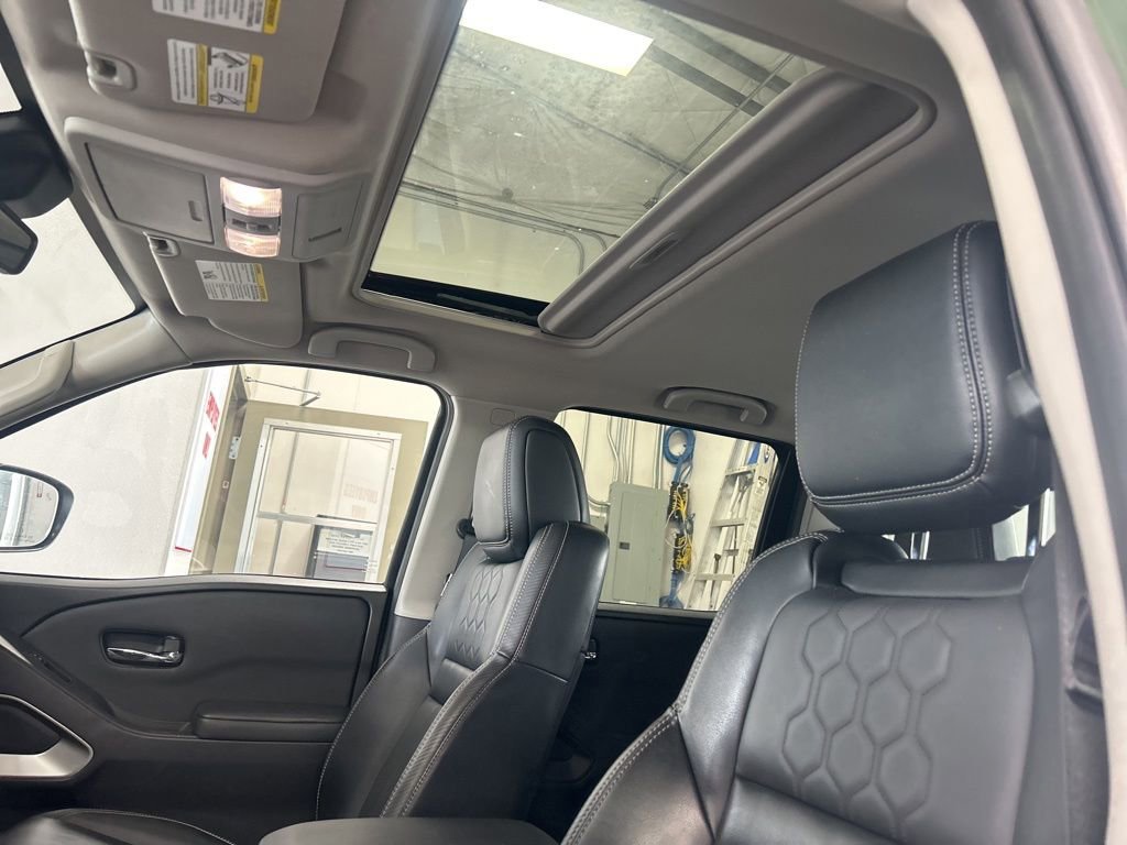 Used 2023 Nissan Frontier SV w/ SV Premium Package AWD/4WD image 6