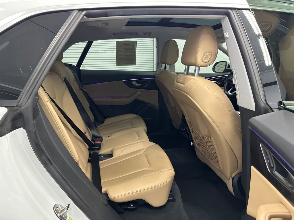 Used 2019 Audi Q8 Premium Plus w/ Premium Plus AWD/4WD image 17