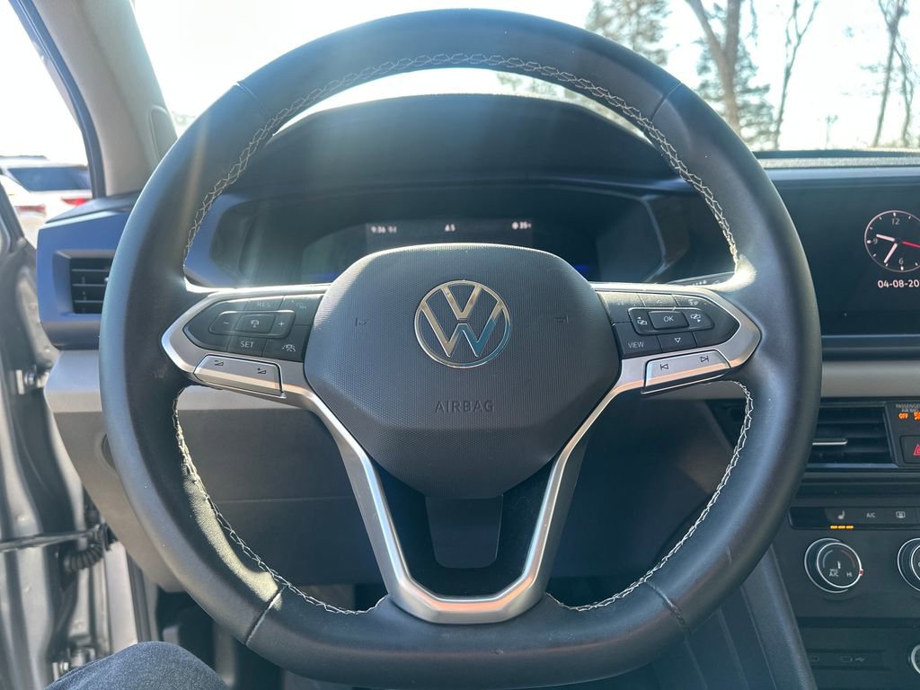 Certified 2022 Volkswagen Taos SE image 7