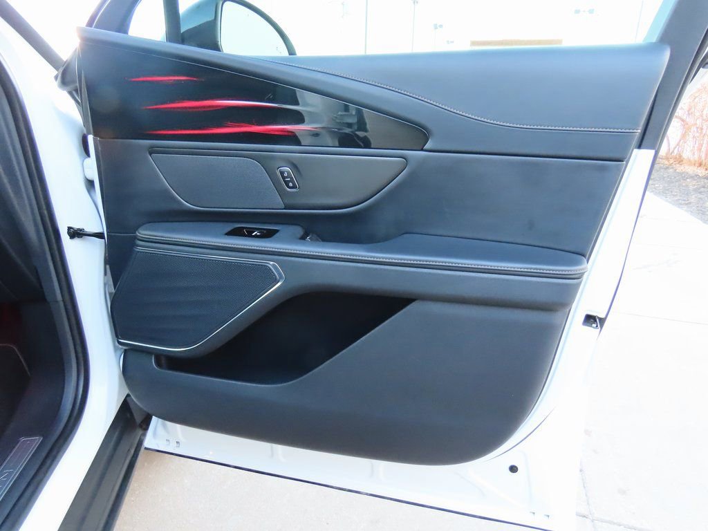 Used 2024 Lincoln Nautilus Reserve w/ Jet Appearance Package (87T) image 11