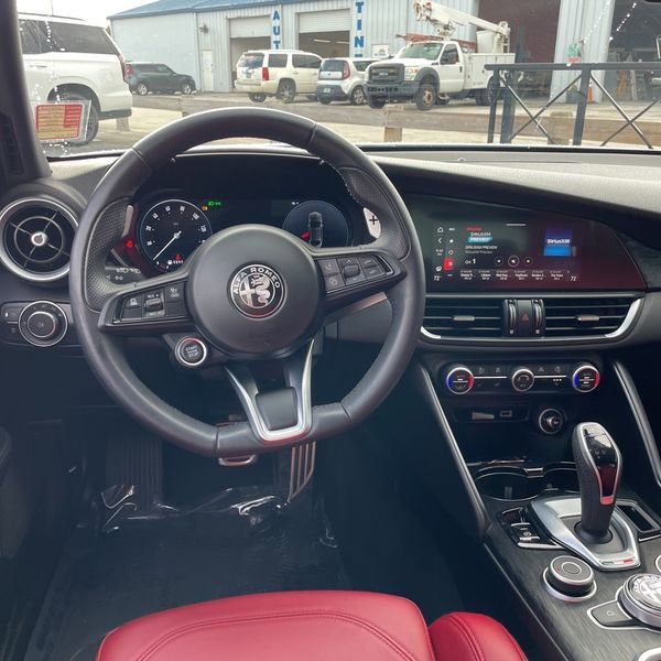 Used 2024 Alfa Romeo Giulia Sprint image 17
