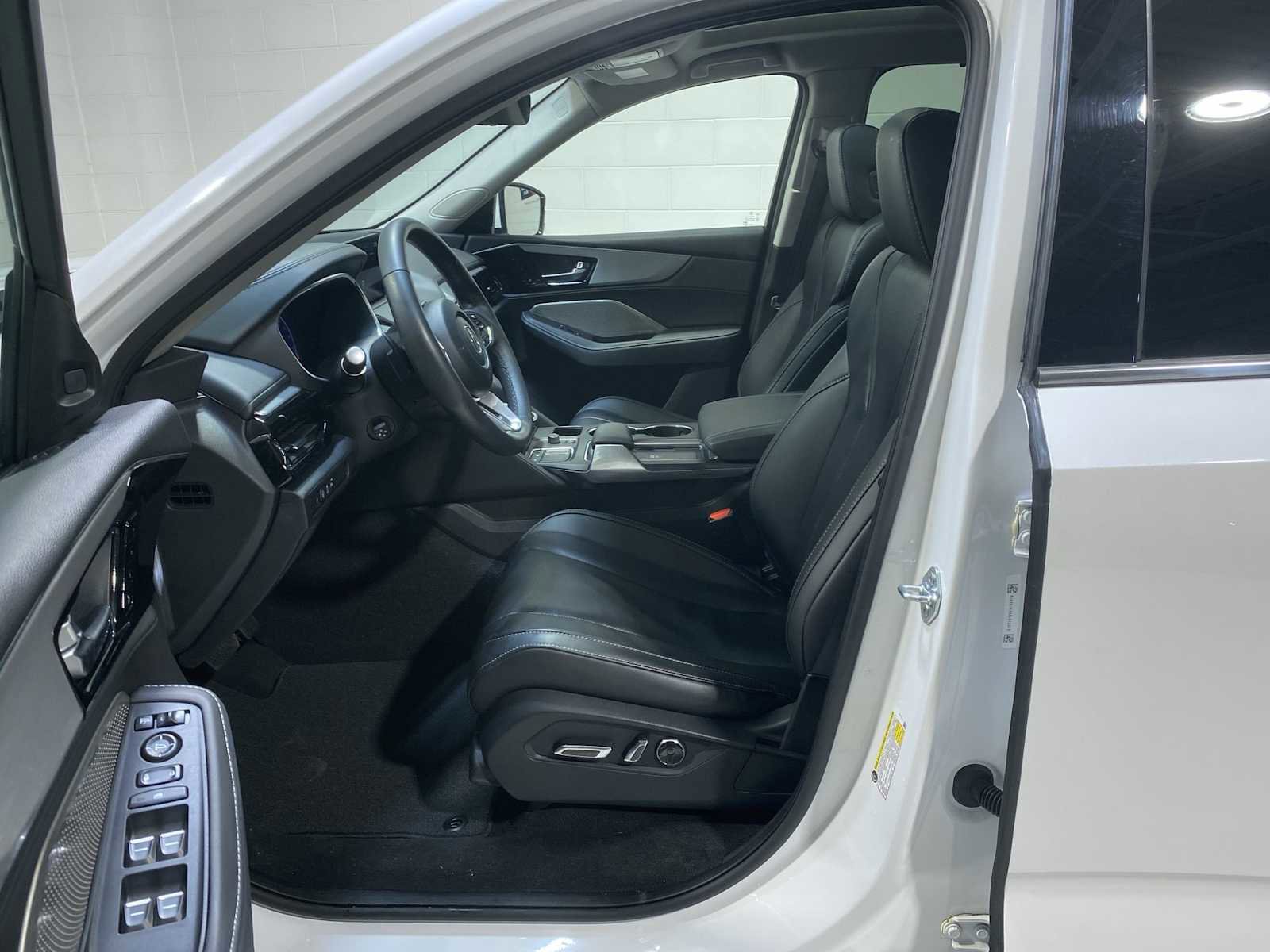 Certified 2024 Acura MDX SH-AWD w/ Technology Package image 2