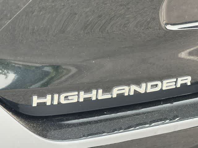 Used 2023 Toyota Highlander XLE AWD/4WD image 29