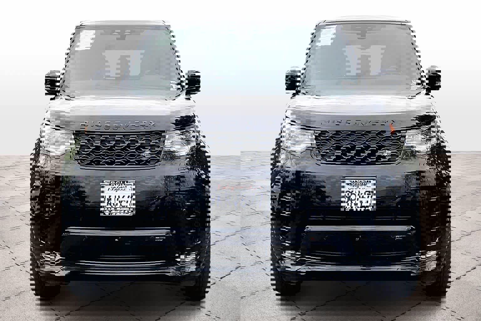 Used 2023 Land Rover Discovery S R-Dynamic image 3