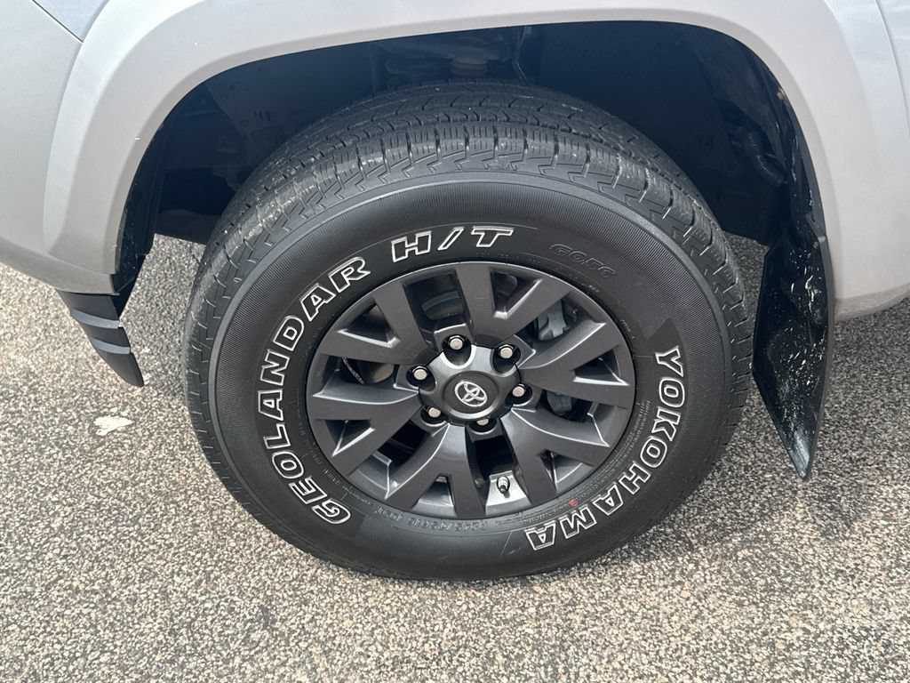 Used 2020 Toyota Tacoma SR5 AWD/4WD image 39