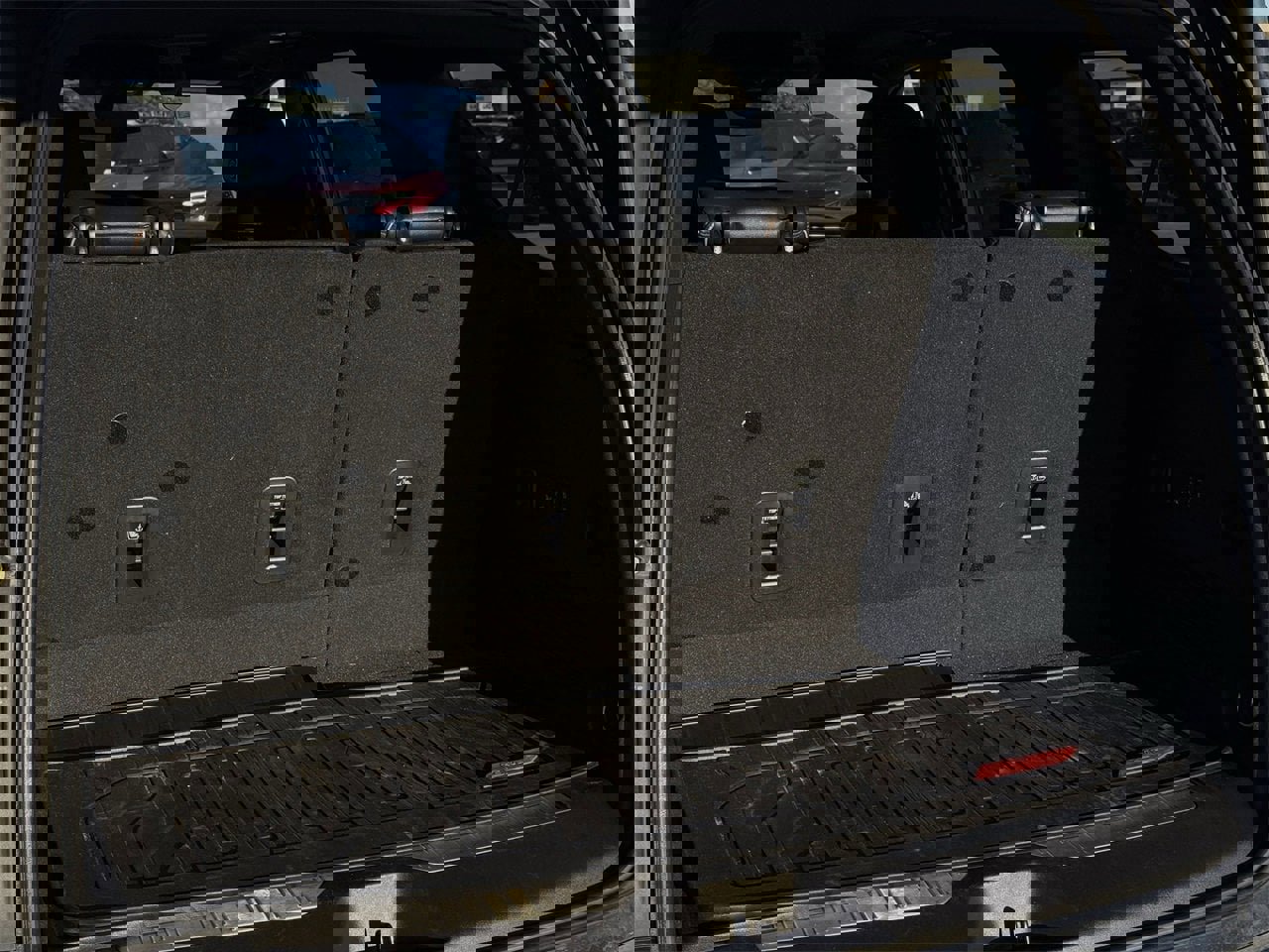 Used 2021 GMC Yukon AT4 w/ AT4 Premium Package image 28