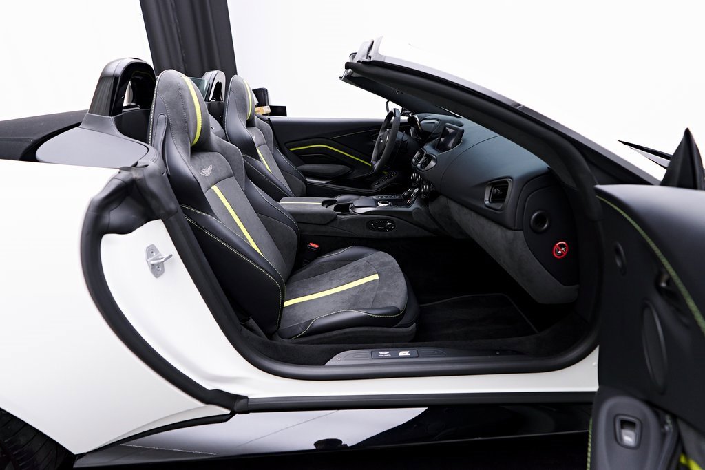 Used 2023 Aston Martin V8 Vantage Roadster image 39