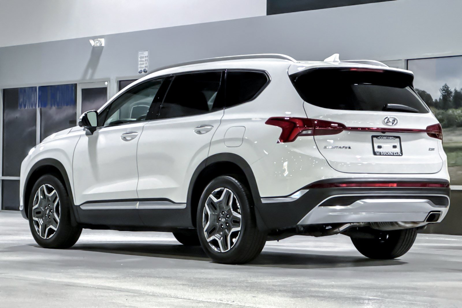 Used 2023 Hyundai Santa Fe Limited FWD image 3