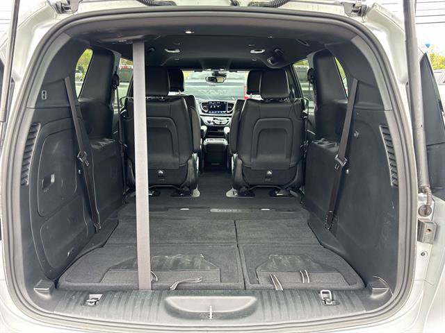 Used 2023 Chrysler Pacifica Touring-L w/ S Appearance Package FWD image 13