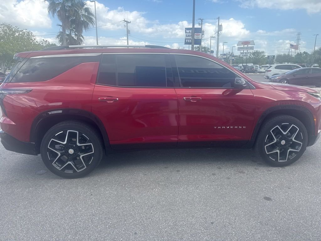 Used 2025 Chevrolet Traverse High Country image 2