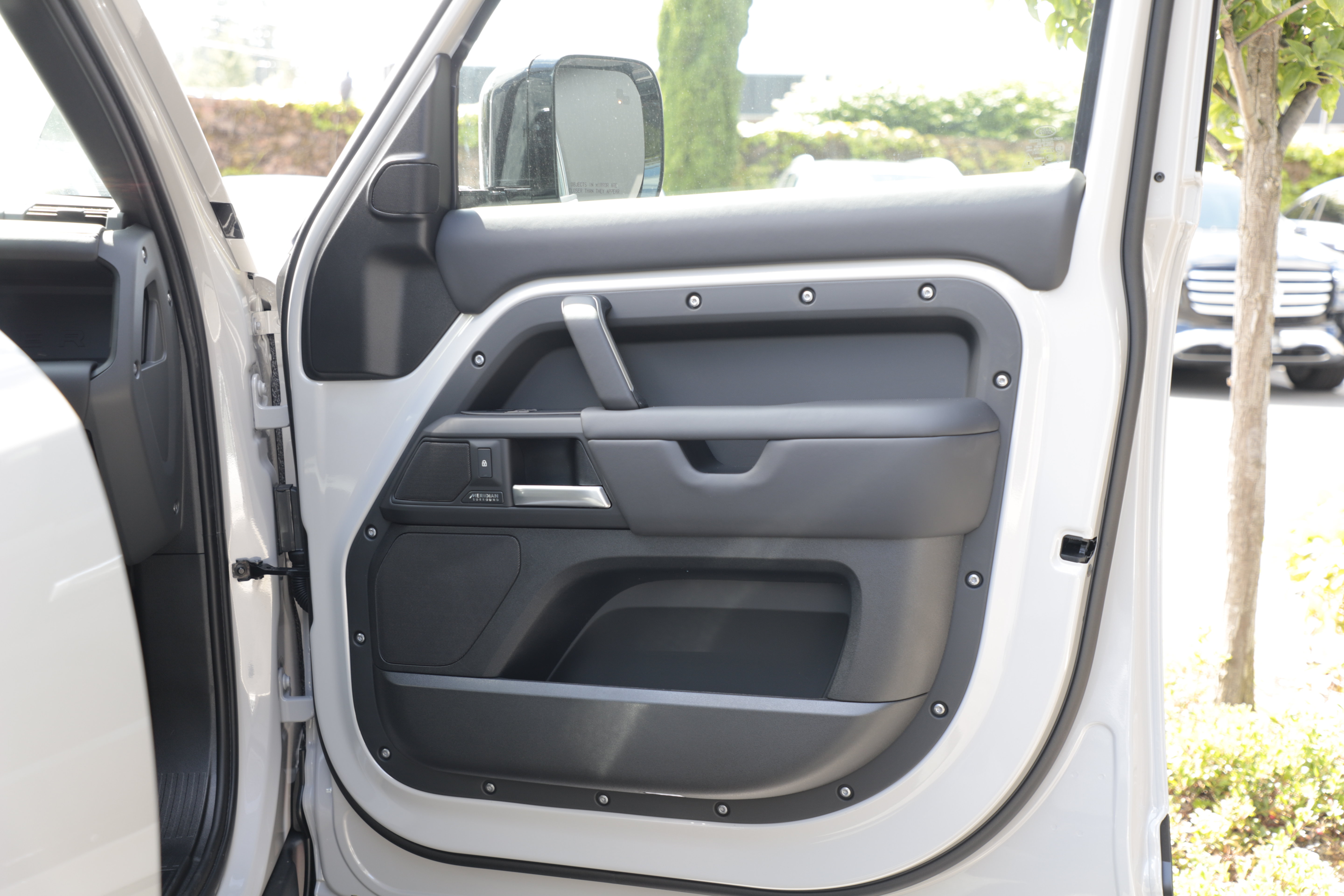 New 2026 Land Rover Defender 110 X-Dynamic SE AWD/4WD image 9