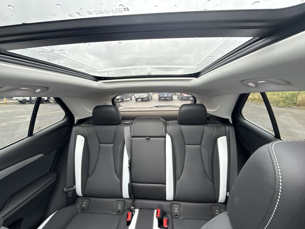 Certified 2025 Buick Envision Sport Touring image 11