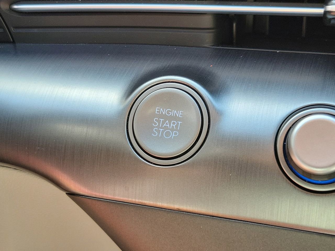 Used 2025 Hyundai Kona SEL FWD image 28