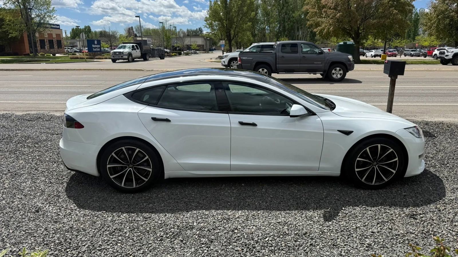 Used 2022 Tesla Model S Standard Range AWD/4WD image 4