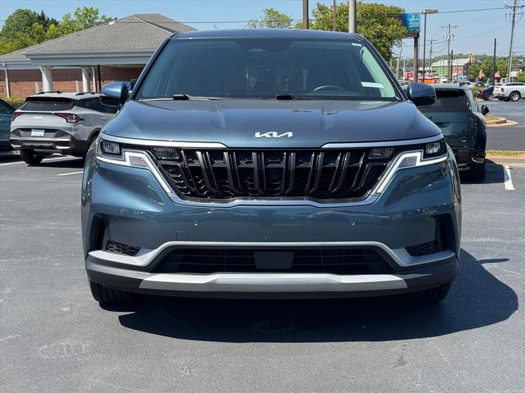 Used 2024 Kia Carnival EX image 8