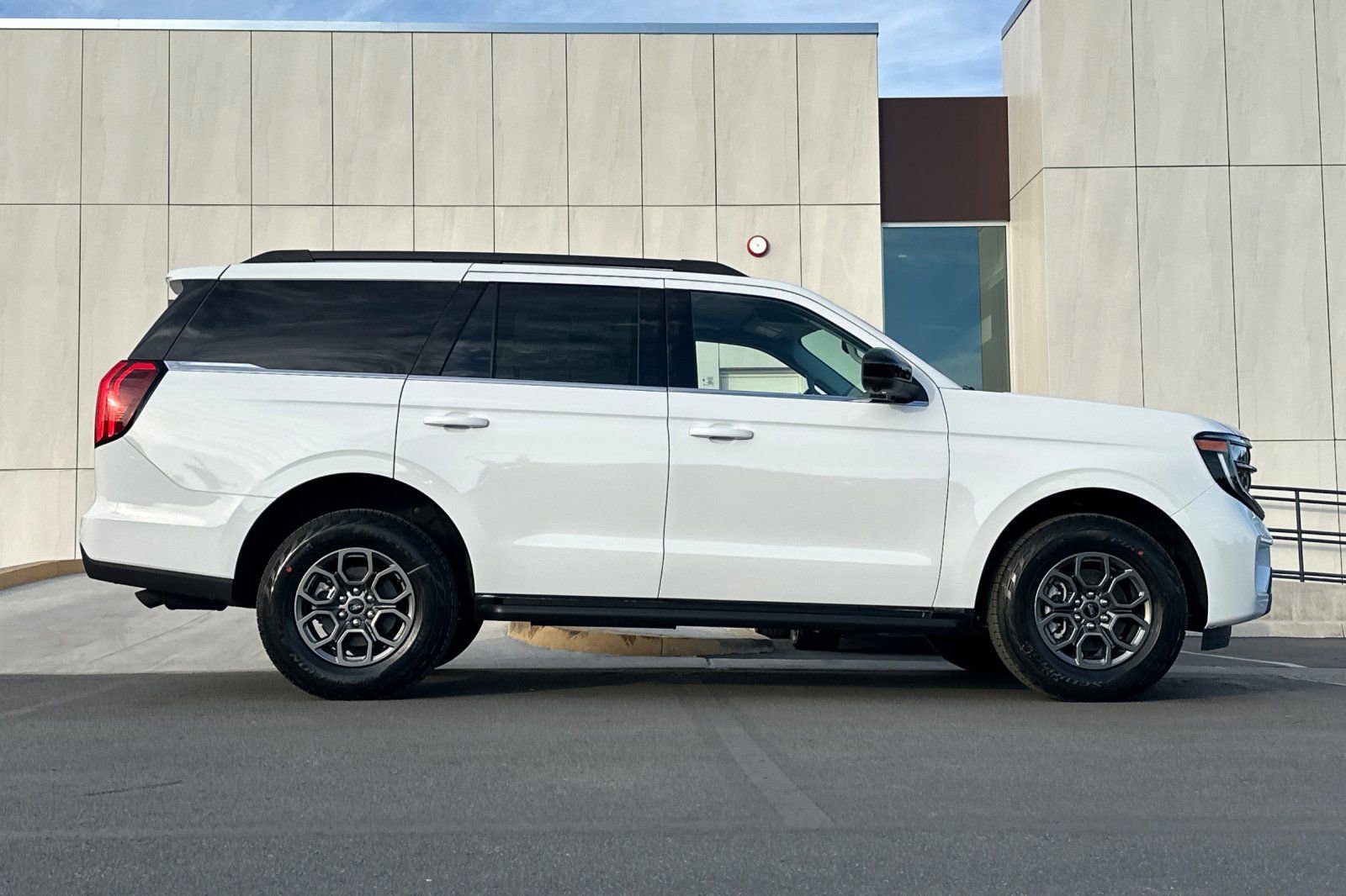 New 2026 Ford Expedition Active image 2