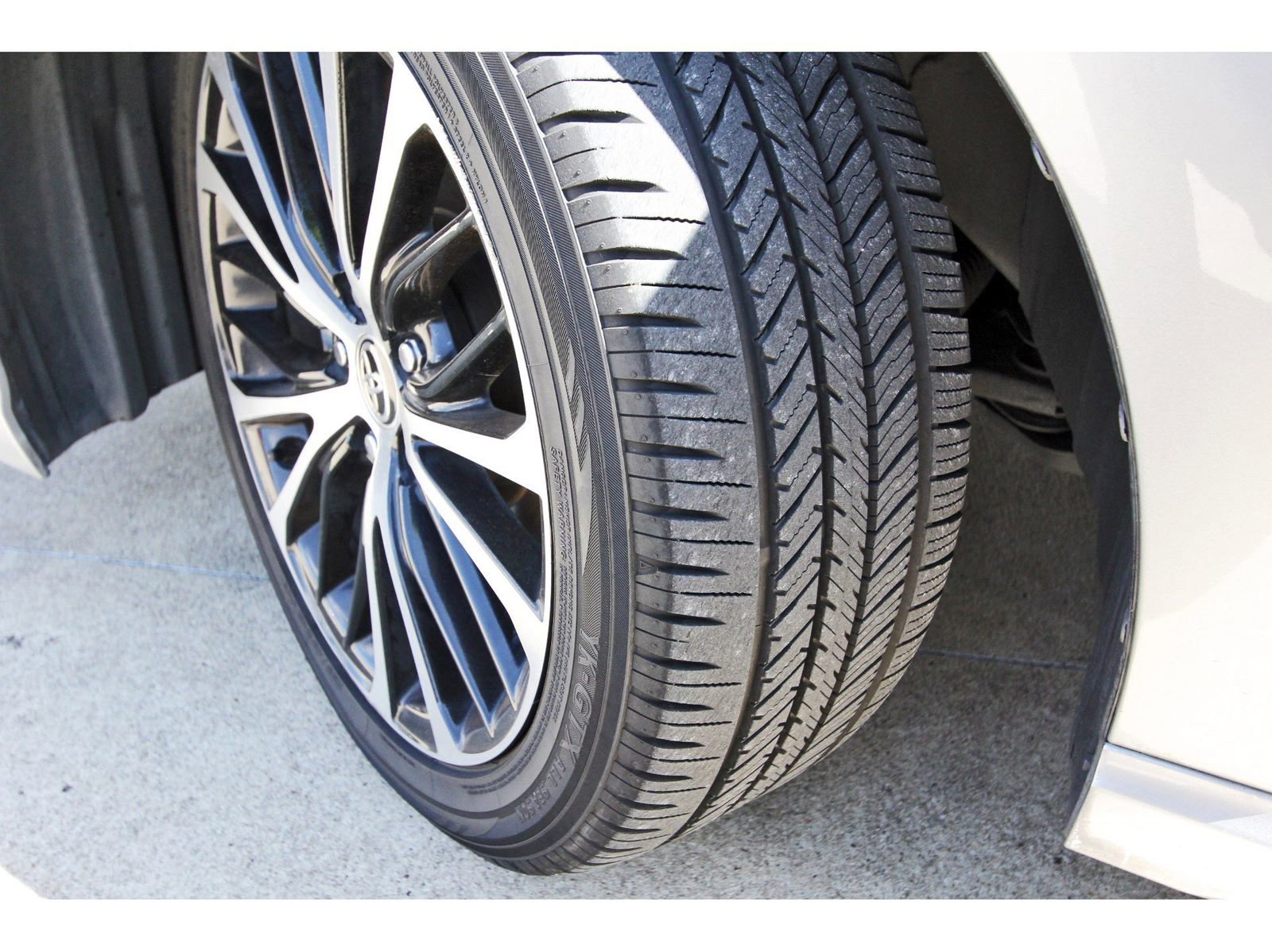 Used 2020 Toyota Camry SE image 31