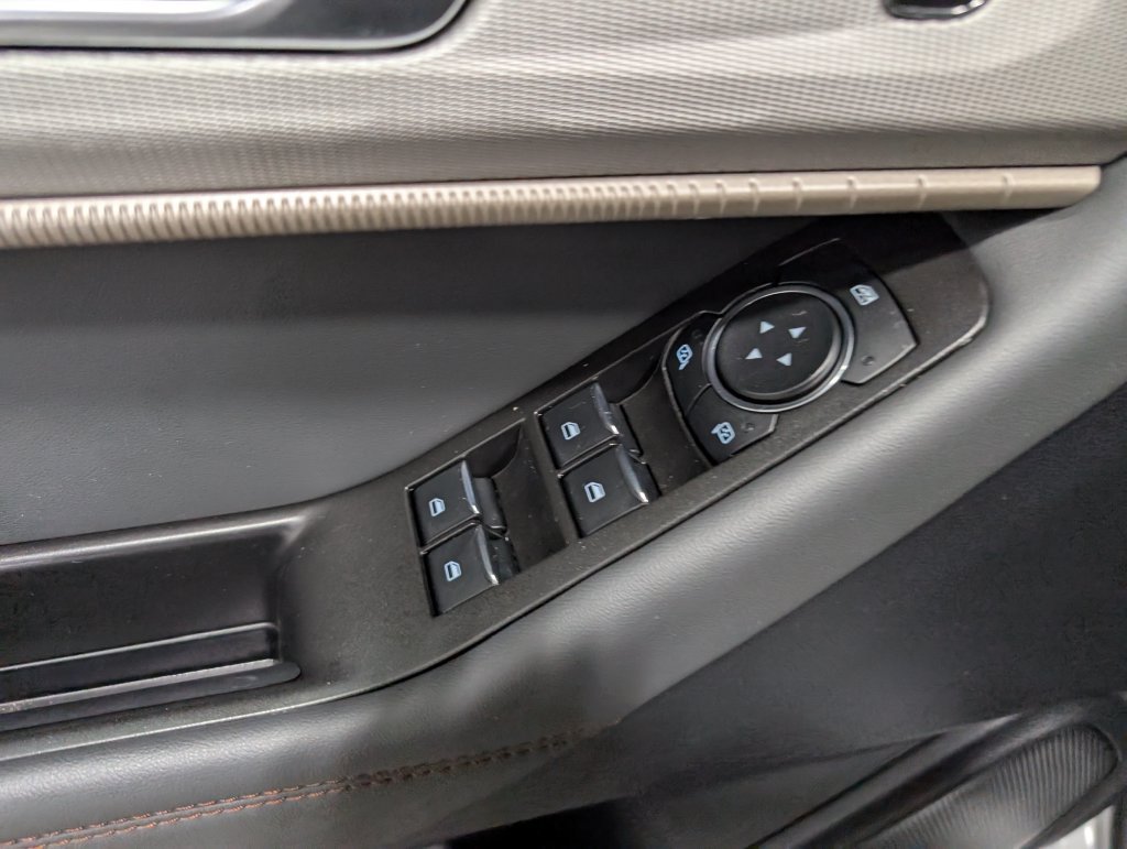 Used 2025 Ford Explorer Active AWD/4WD image 14