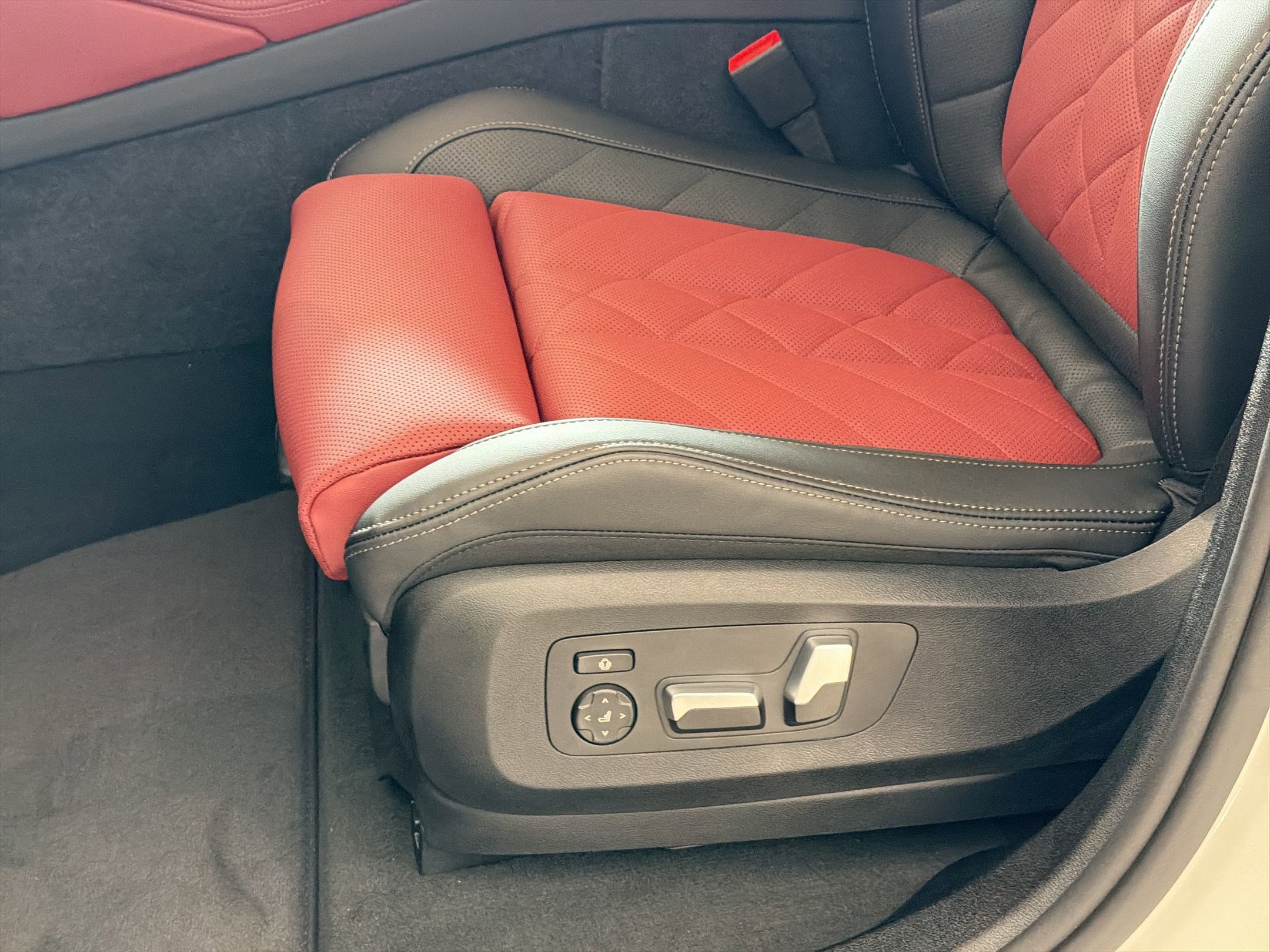 New 2026 BMW X6 xDrive40i w/ Premium Package image 14