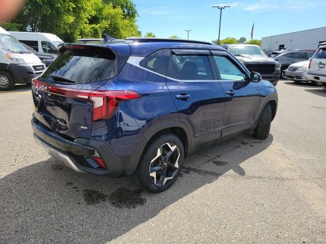 Used 2024 Kia Seltos EX AWD/4WD image 3