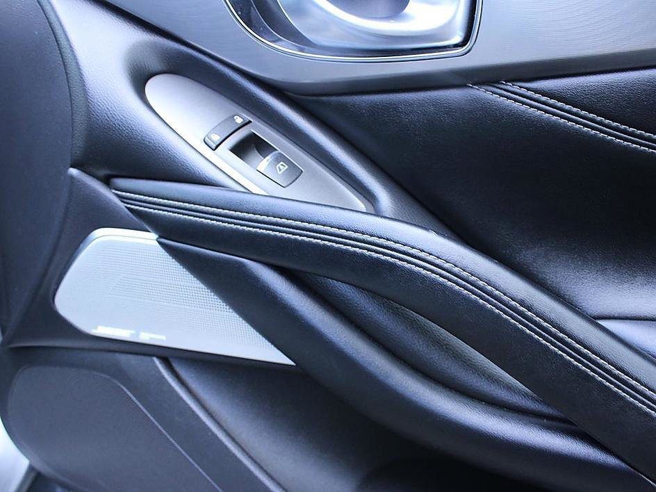 Used 2019 INFINITI Q60 3.0t Luxe w/ Essential Package RWD image 14