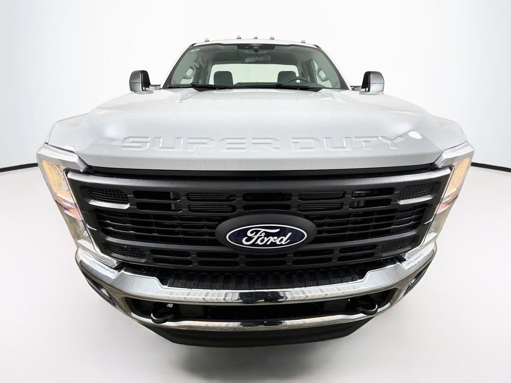 New 2027 Ford F350 XL w/ XL Driver Assist Package AWD/4WD image 2