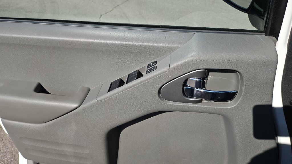 Certified 2020 Nissan Frontier SV w/ Midnight Edition Floor Mats RWD image 3