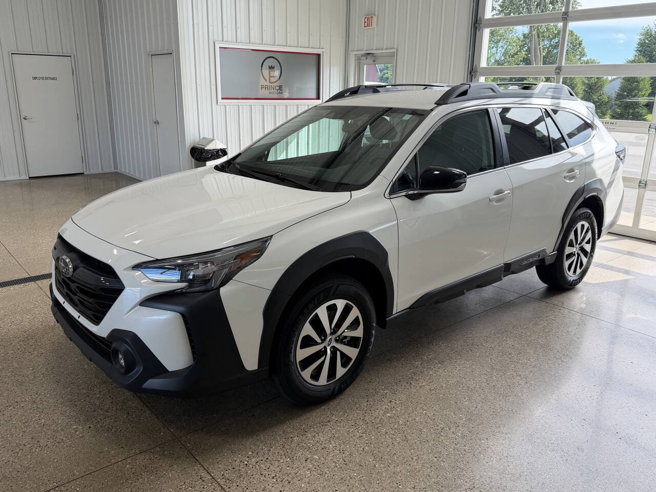 Used 2023 Subaru Outback Premium AWD/4WD image 2