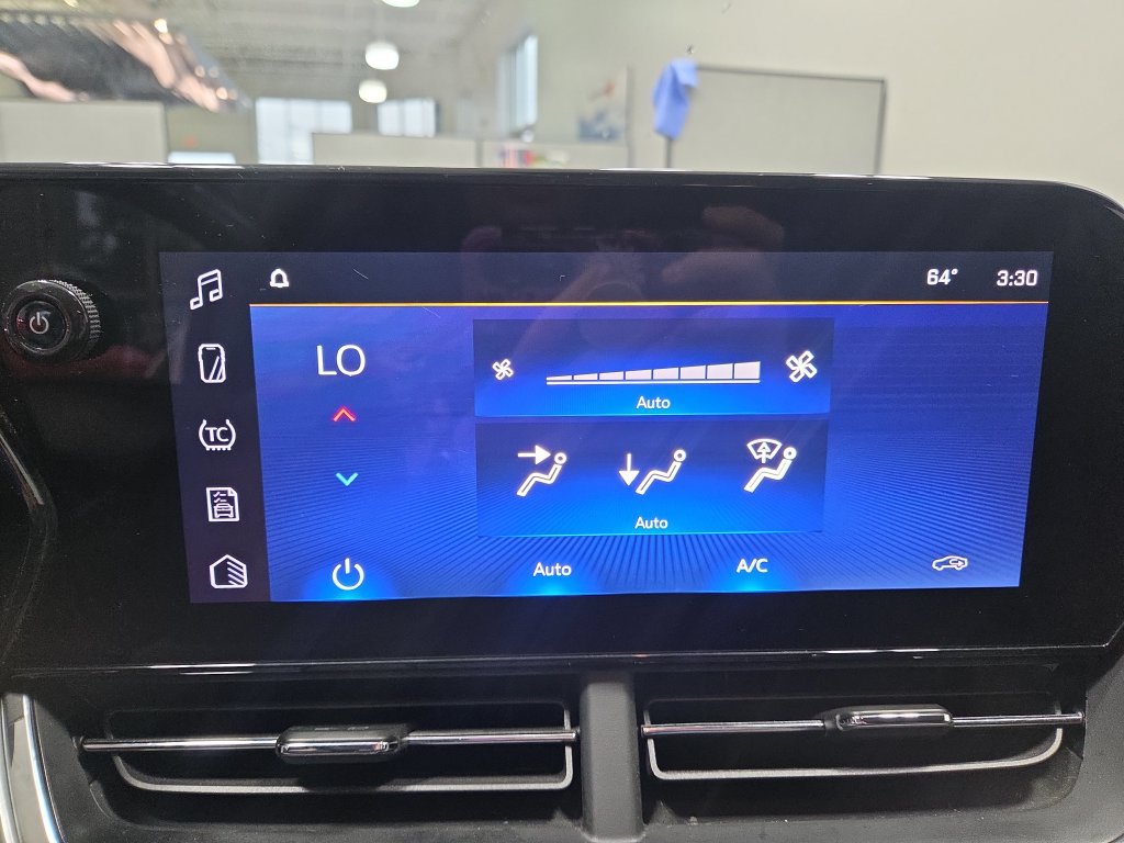 Used 2025 Chevrolet Trax LT w/ LT Convenience Package FWD image 40