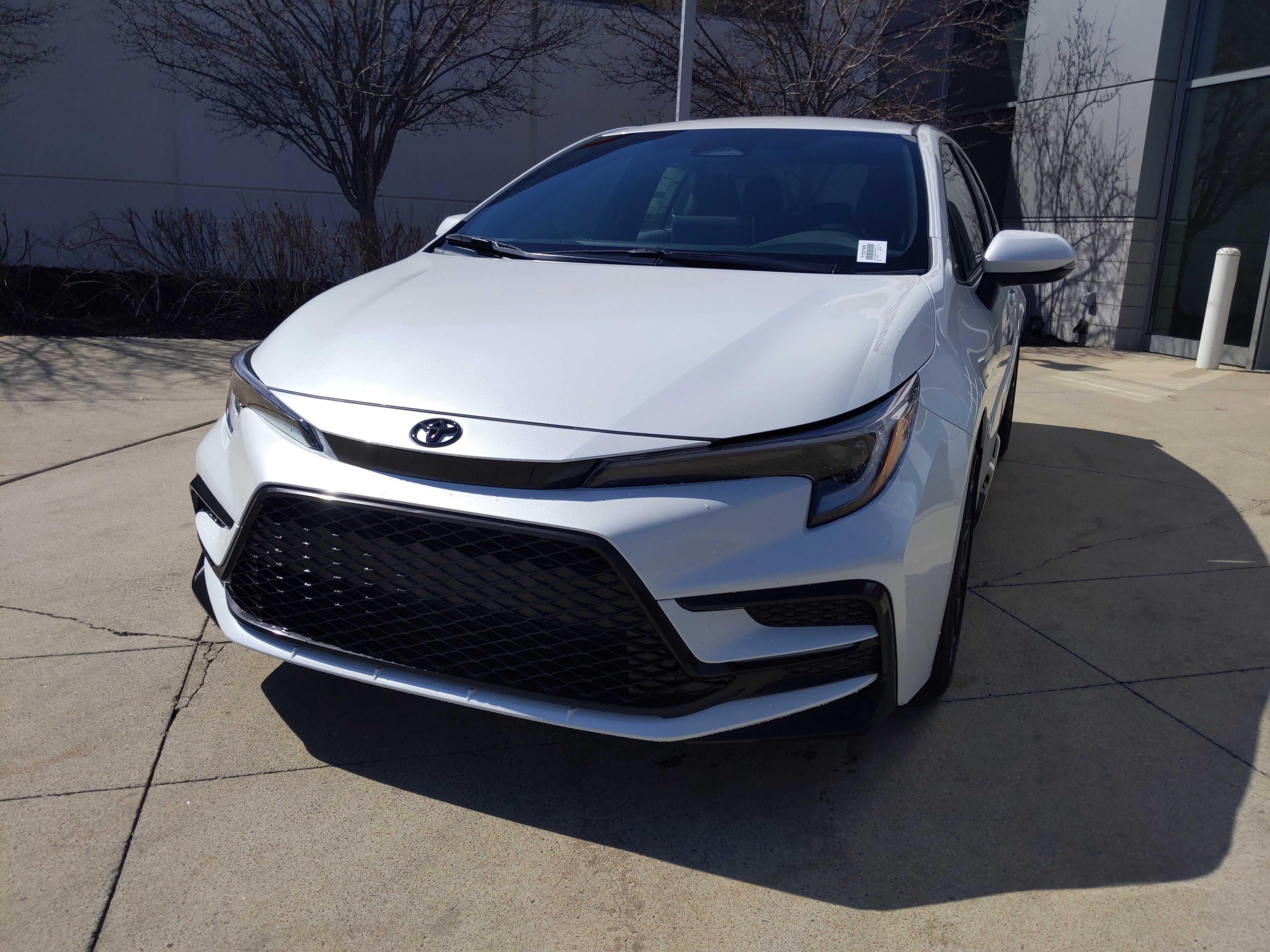 Used 2026 Toyota Corolla SE w/ SE Package FWD image 3