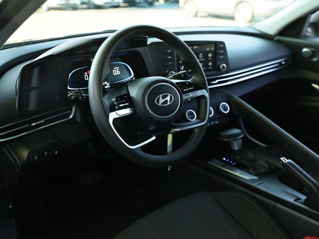Used 2026 Hyundai Elantra SE FWD image 18