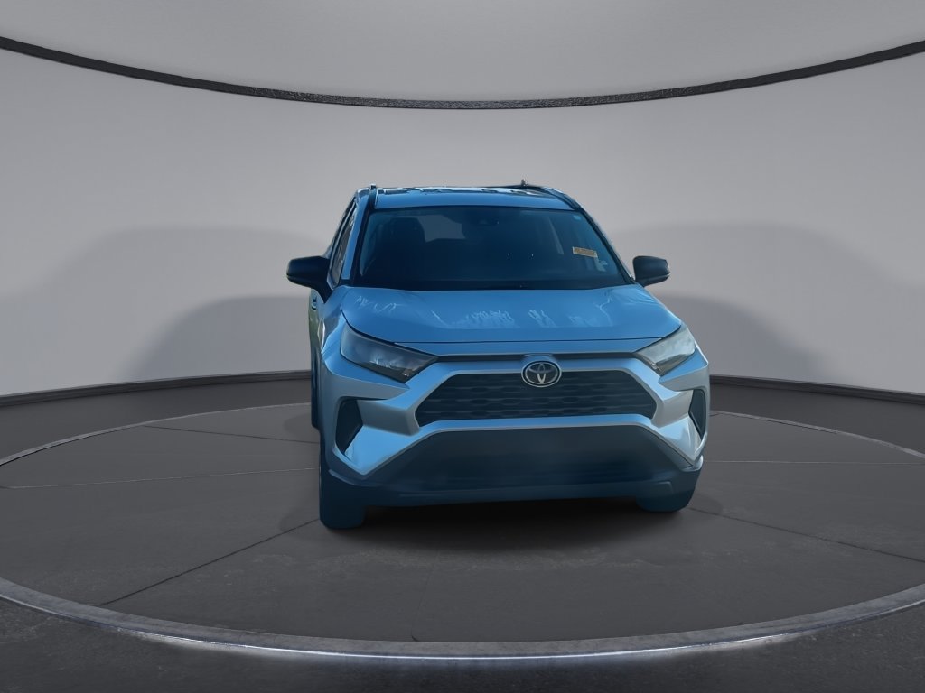 Used 2019 Toyota RAV4 LE FWD image 3