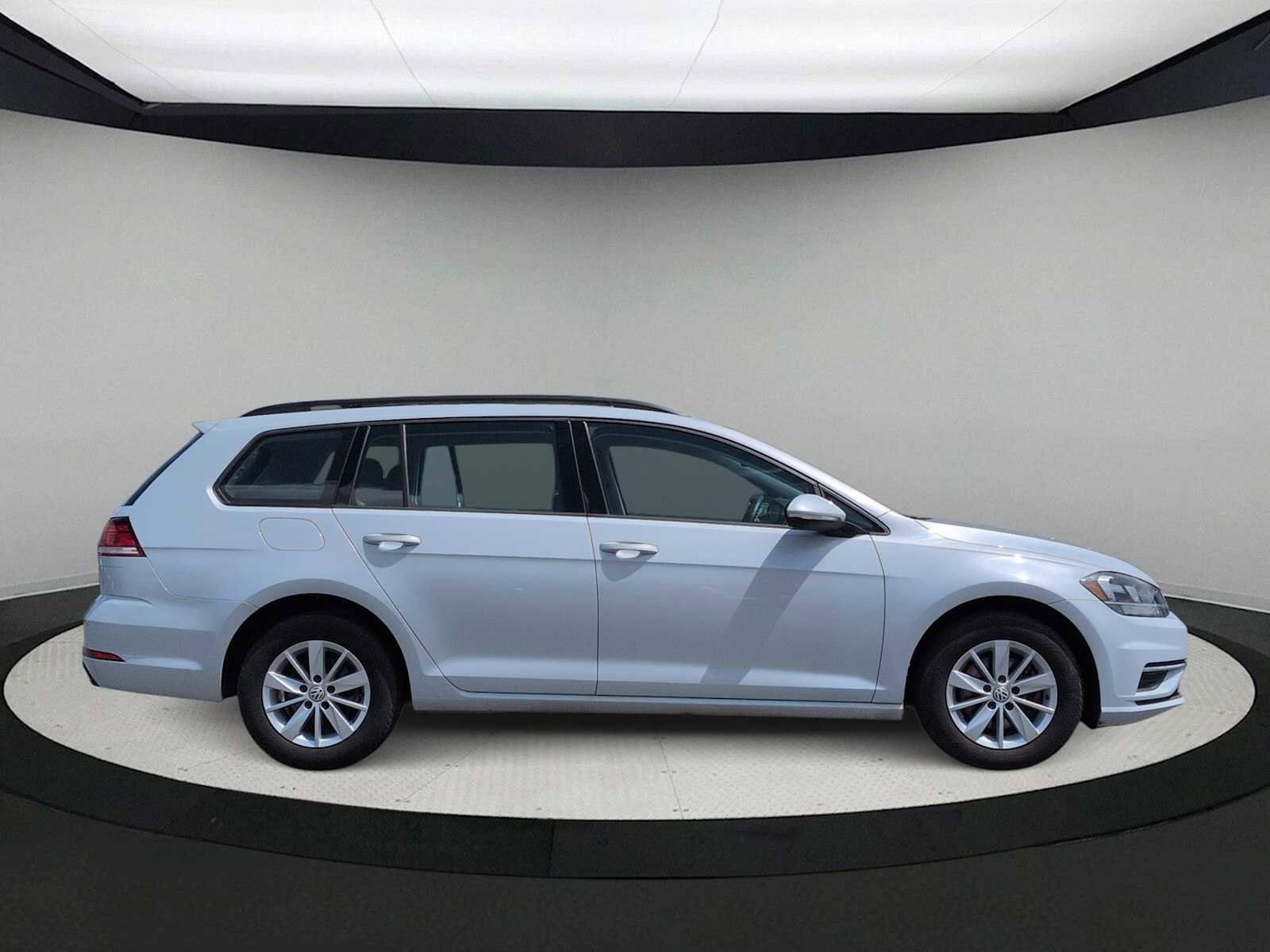 Used 2018 Volkswagen Golf S FWD image 9