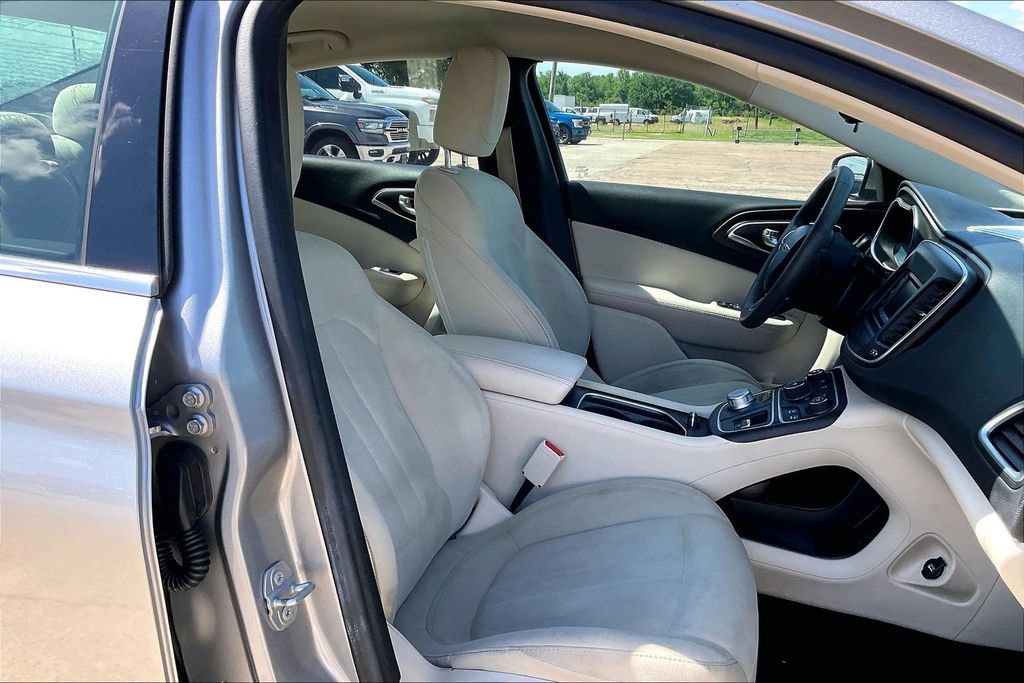 Used 2015 Chrysler 200 Limited FWD image 29