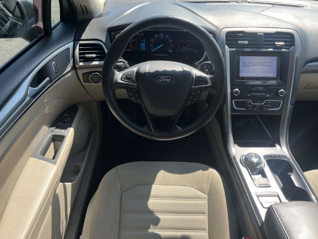 Used 2019 Ford Fusion SE FWD image 16