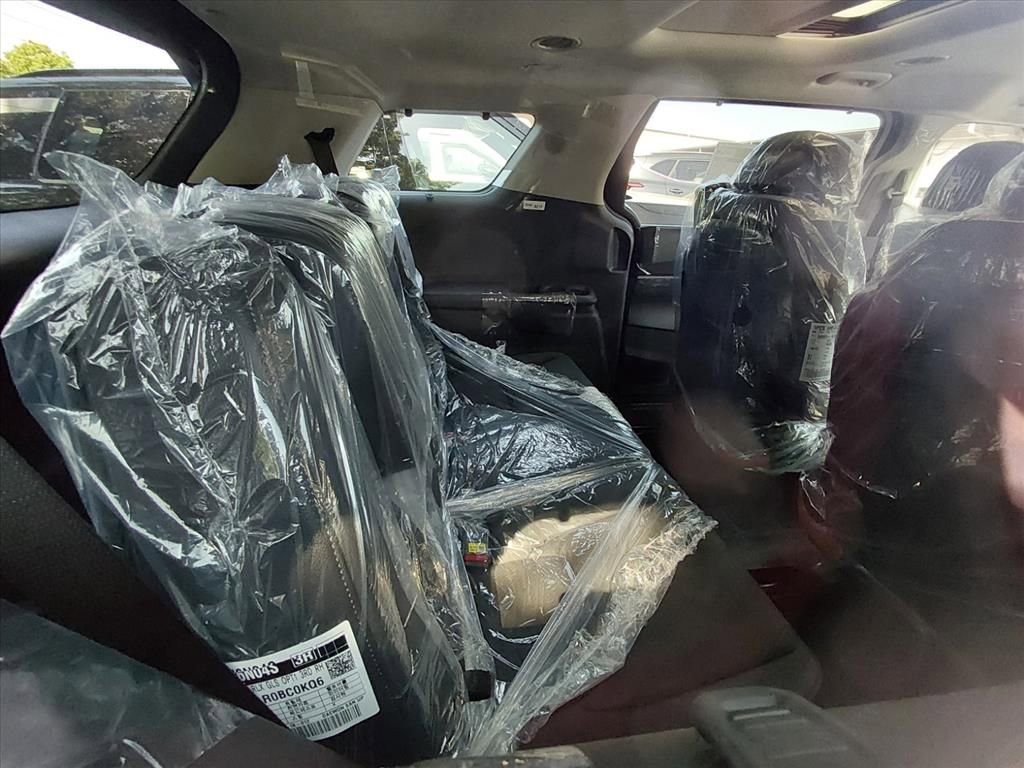 New 2026 Kia Carnival SX Prestige FWD image 5