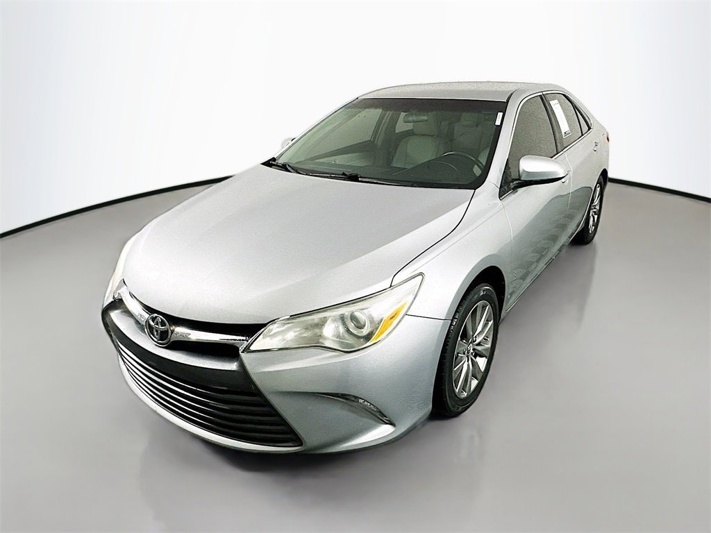 Used 2017 Toyota Camry XLE image 3