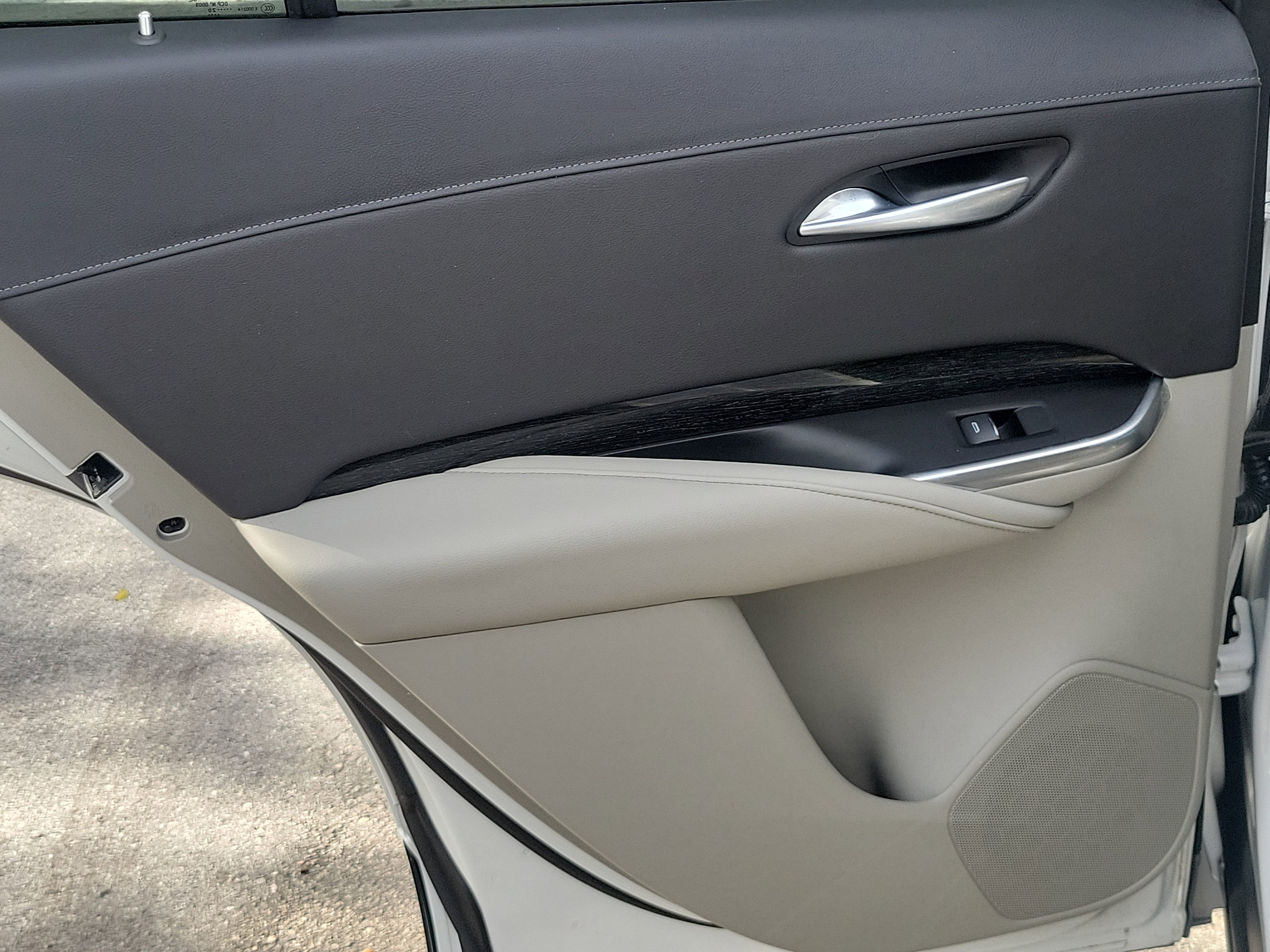 Used 2020 Cadillac XT4 Premium Luxury w/ Enhanced Visibility Package image 11