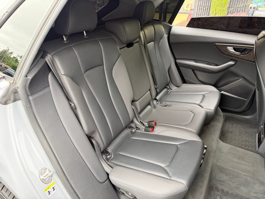 Used 2019 Audi Q8 Premium Plus w/ Premium Plus AWD/4WD image 39