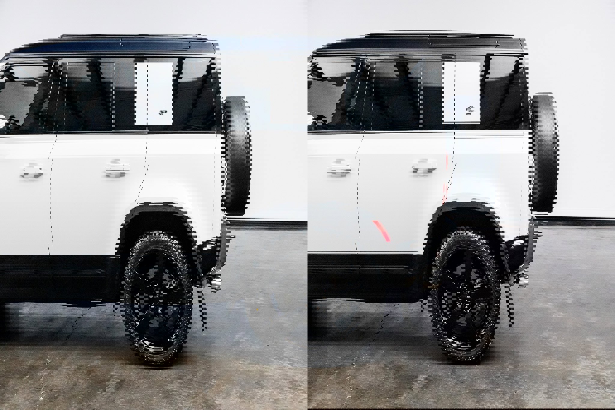 Used 2023 Land Rover Defender 110 X-Dynamic SE AWD/4WD image 13